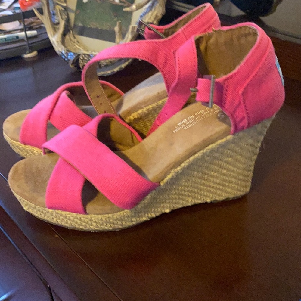 Brand new never worn TOMS wedges
